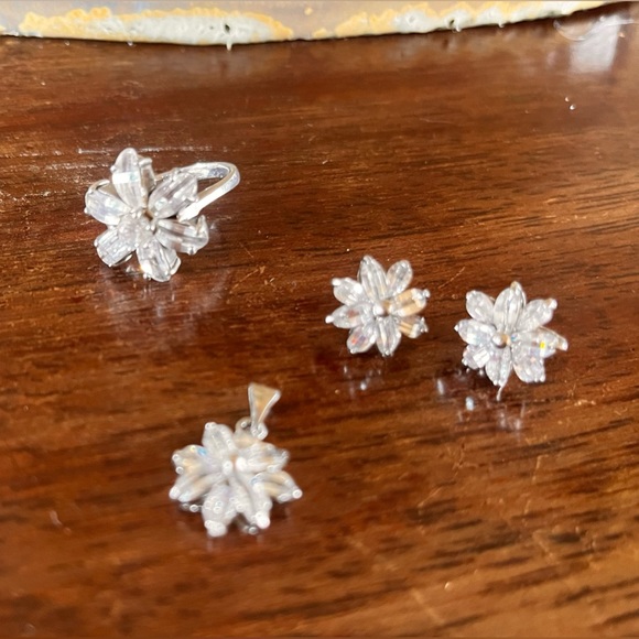 Exquisite set! Sterling Silver 925; ring, earrings and pendant, flower design - Picture 4 of 6